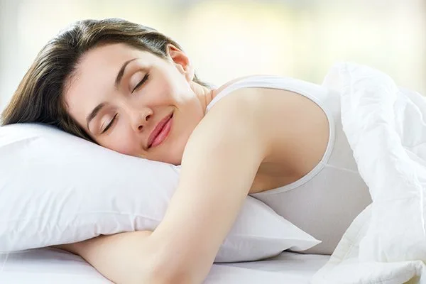 Thật Bất Ngờ Với 10 Cách Chăm Sóc Da Mặt Khi Ngủ