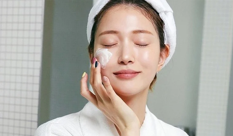 Cách Thoa Kem Dưỡng Ẩm Đúng Cách Giúp Chăm Sóc Da Khô Nẻ Hiệu Quả
