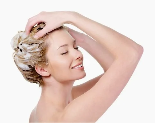 Thói Quen Gây Mụn Mà Bạn Cần Phải Tuyệt Đối Tránh 2 Không Thường Xuyên Gội Đầu