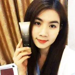 Người Mẫu Sử Dụng Kem Tươi Dr Cell Chống Nắng Dưỡng Trắng