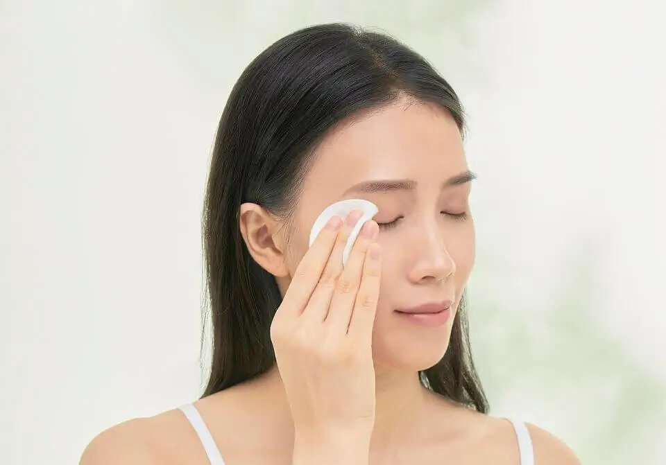 Làm sạch da sai cách Không tẩy trang đúng cách