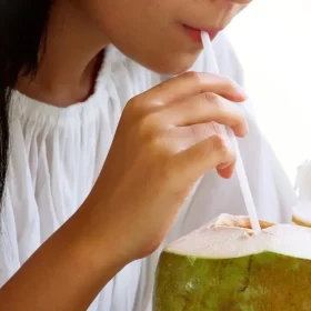 Uống Nước Dừa Thường Xuyên Có Giúp Giảm Nám Không?