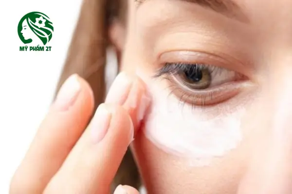Cách giảm thâm quần mắt bằng mỹ phẩm