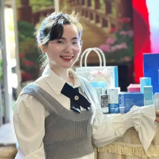 Chuyên Gia Dược Mỹ Phẩm Vũ Thị Trà My  Giám Đốc Kinh Doanh Heshi Branding