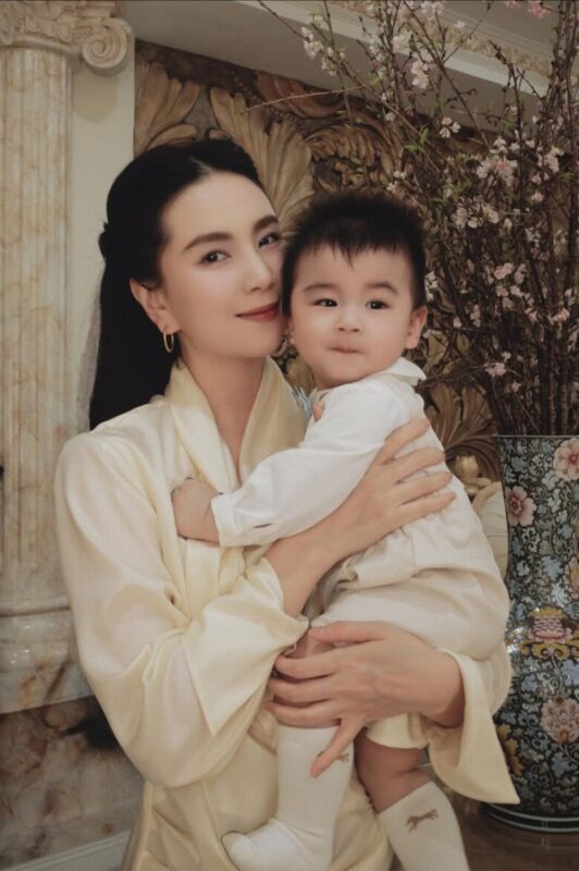9 Tháng Sau Sinh Mổ: Mặc Vừa Lại Đồ Đi Làm Không Phải Chuyện “Lão Hóa Ngược” 3 9 Tháng Sau Sinh Mổ: Mặc Vừa Lại Đồ Đi Làm Không Phải Chuyện “Lão Hóa Ngược” 3