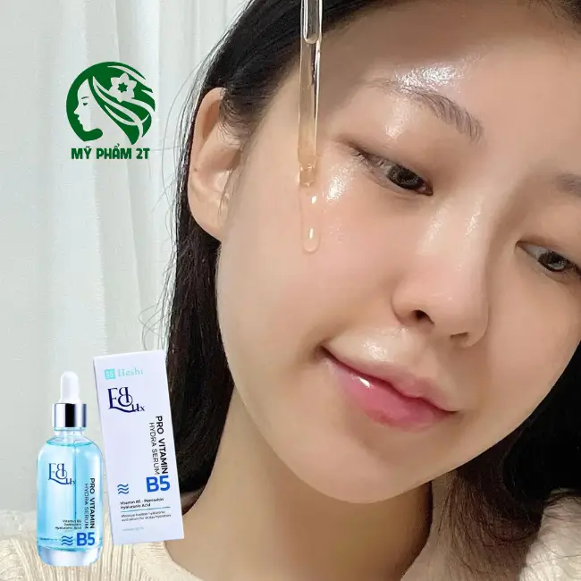 Serum B5 Heshi Dưỡng Ẩm Phục Hồi Căng Mịn 50Ml – Cấp Ẩm Sâu, Làm Dịu Da Nhạy Cảm, Tăng Đàn Hồi 18 Serum B5 Heshi Pro Vitamin Hydra Serum Đang Được Thoa Lên Da Mặt – Cấp Ẩm Sâu, Phục Hồi Da Căng Mịn