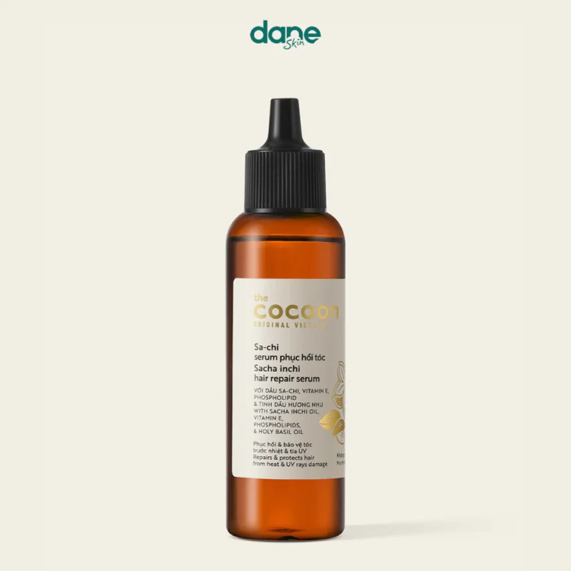 Chai Serum Phục Hồi Tóc Cocoon Sacha Inchi Nắp Đen Trên Nền Sáng Tối Giản.