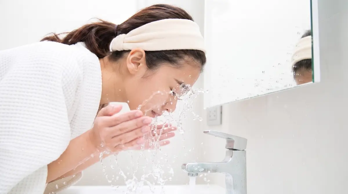 Làm Sạch Da Dịu Nhẹ, Đưa Da Về Trang Trái Cân Bằng Tự Nhiên