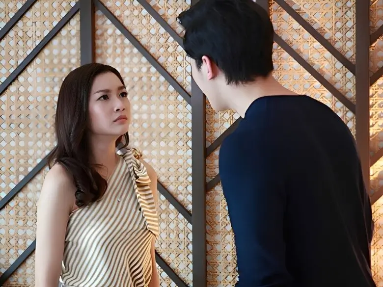 Ly Hôn Xong Mới Biết Mình Có Bầu, Bố Chồng Cũ Tới Cửa Đưa Một Tờ Giấy Khiến Tôi Đứng Hình 2 Yêu Xa Vài Tháng. Lúc Đầu Còn Cãi. Sau Chỉ Còn Tin Nhắn Đã Đọc.